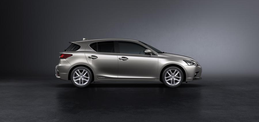  Lexus CT200h 2017 года  (WW) (фото 12 из 21)